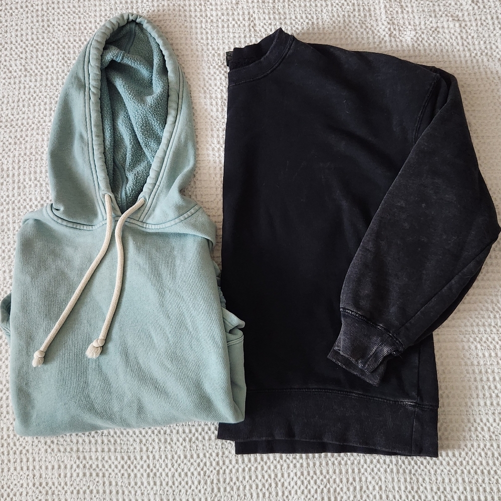 Universal Thread Women's Faded Black and Light Blue Sweater Set
